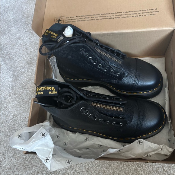Dr. Martens Black Classic Leather Boots - Picture 4 of 5